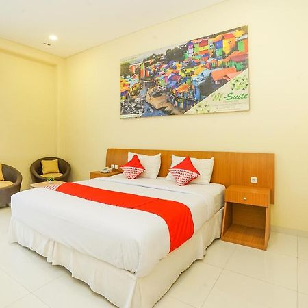 Oyo 272 M Suite Residence Malang Extérieur photo