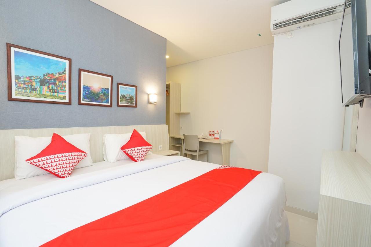 Oyo 272 M Suite Residence Malang Extérieur photo