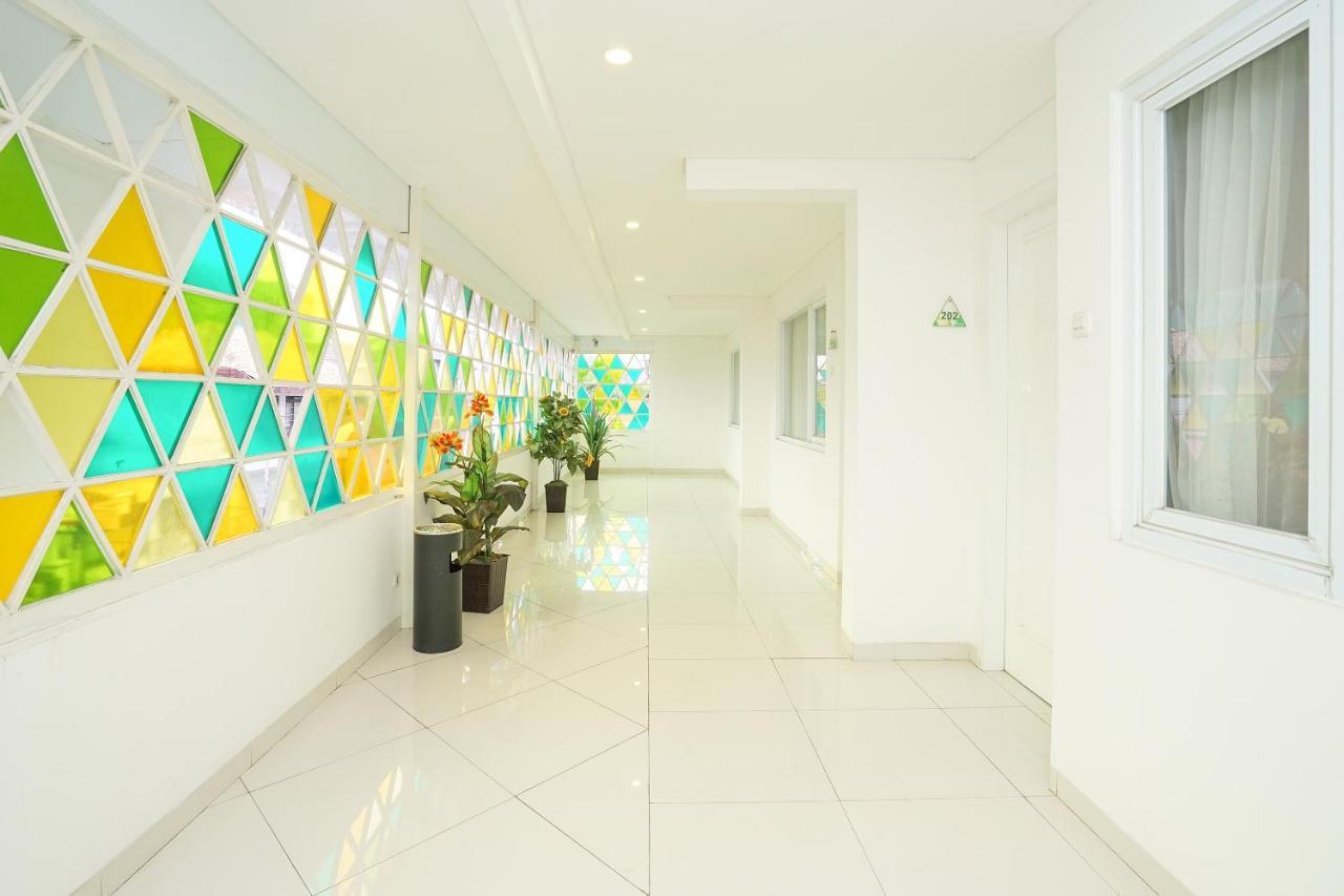 Oyo 272 M Suite Residence Malang Extérieur photo
