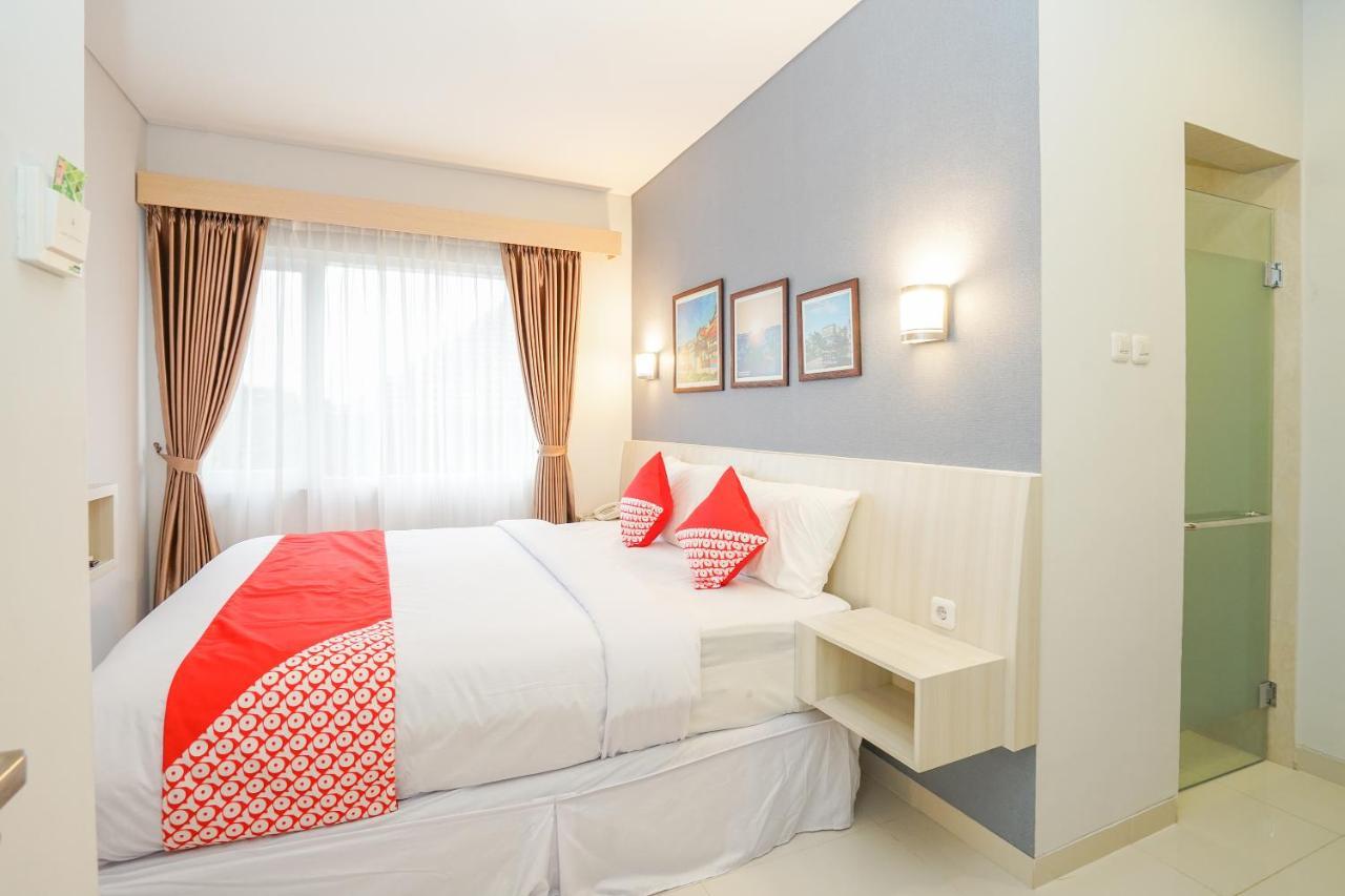 Oyo 272 M Suite Residence Malang Extérieur photo