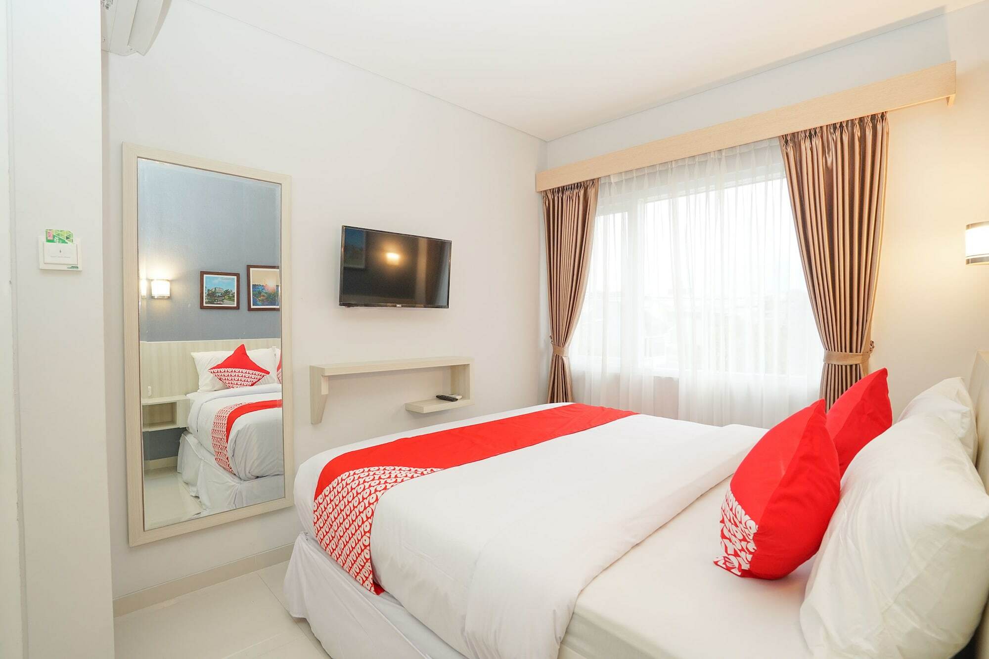 Oyo 272 M Suite Residence Malang Extérieur photo