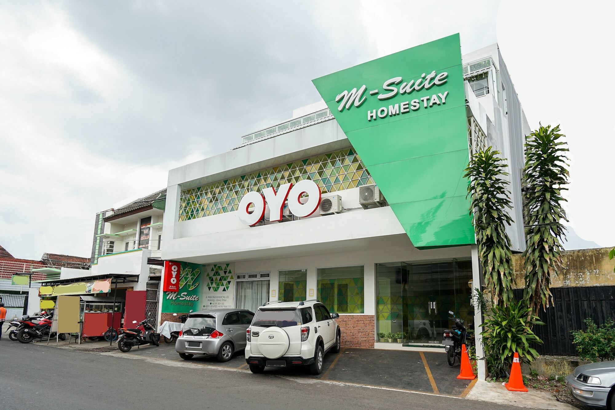Oyo 272 M Suite Residence Malang Extérieur photo