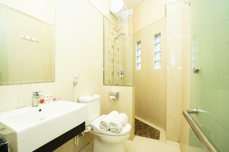 Oyo 272 M Suite Residence Malang Extérieur photo